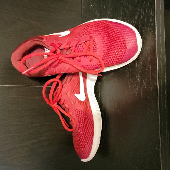 NIKE sneakers youth size 5 gently used - Picture 1 of 4